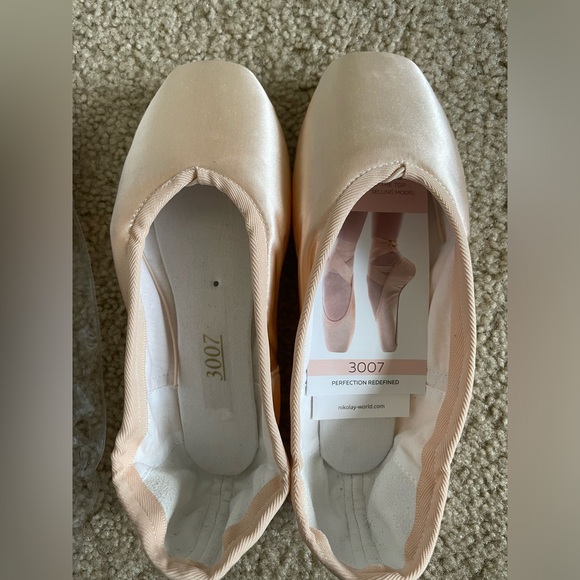 Brand new Nikolay/ grishko 3007 pointe shoes - Picture 3 of 6